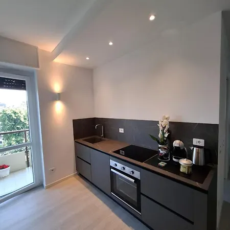 Raffinato Trilocale In Zona Centro Apartamento Milão