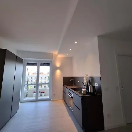 Raffinato Trilocale In Zona Centro Apartamento *
