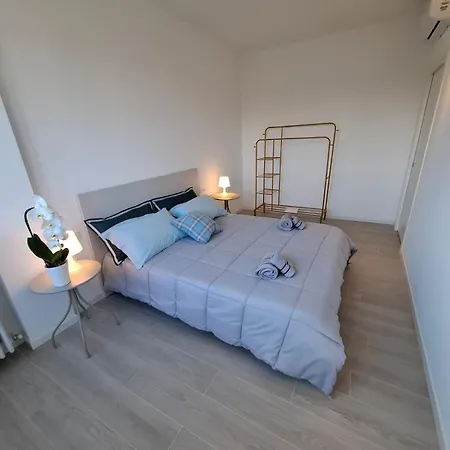 Apartamento Raffinato Trilocale In Zona Centro Milão